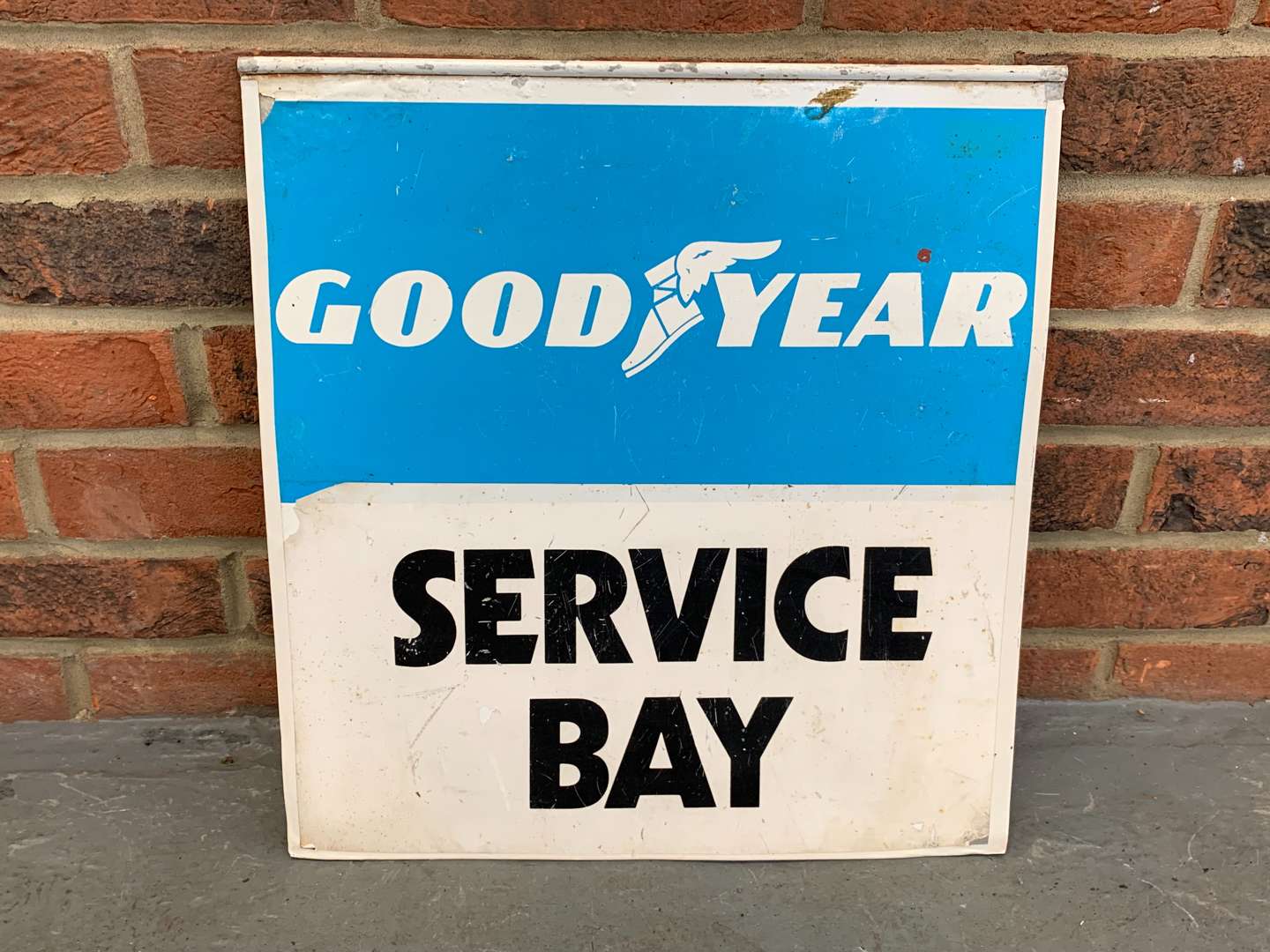 <p>Goodyear Tyre's Service Bay</p>