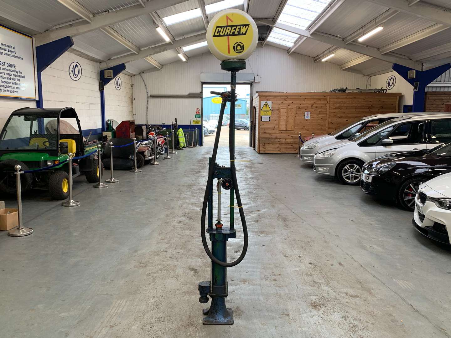 <p>Early Wayne Handcranked Skeleton Petrol Pump With Original Curfew Globe</p>