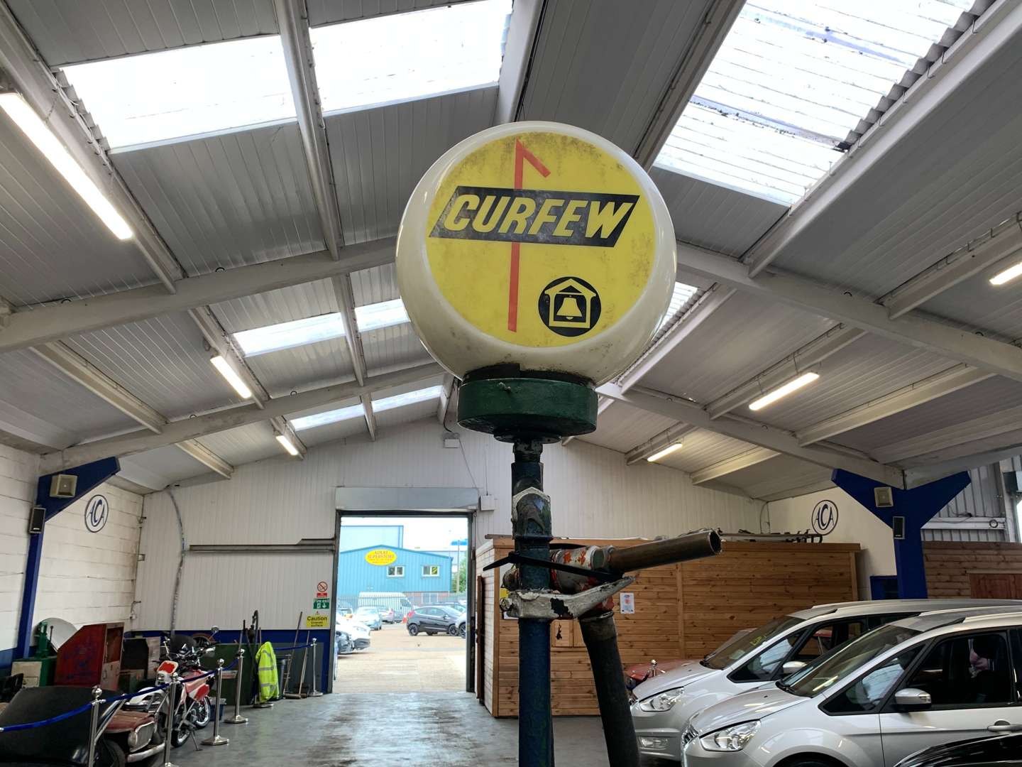 <p>Early Wayne Handcranked Skeleton Petrol Pump With Original Curfew Globe</p>