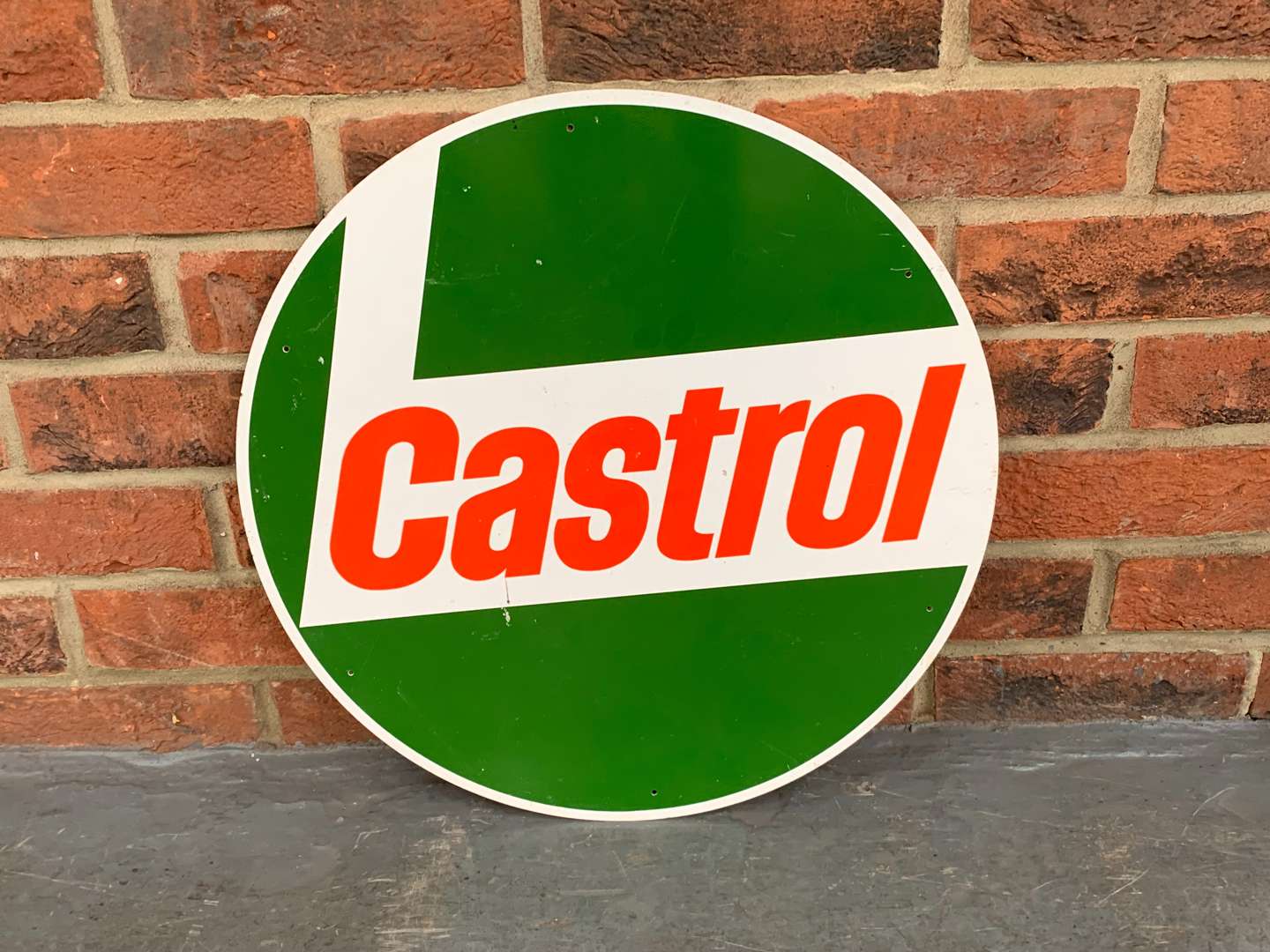 <p>Castrol Circular Aluminium Sign</p>