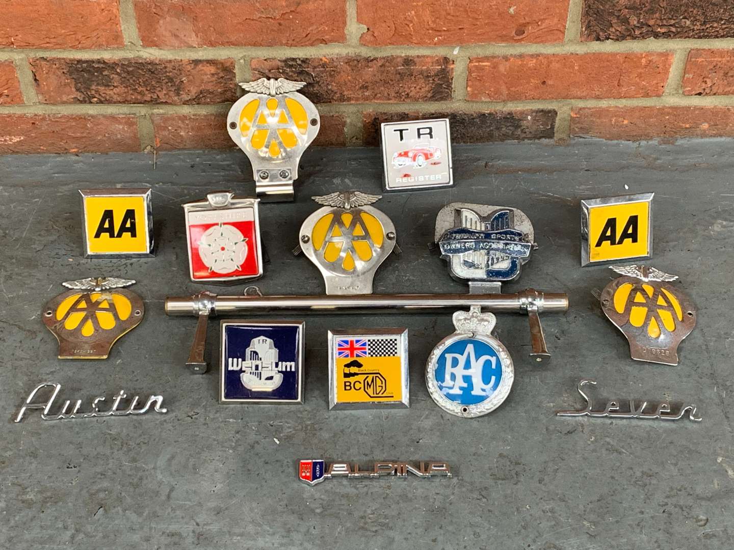 <p>Quantity of Classic Car Badges&nbsp;</p>