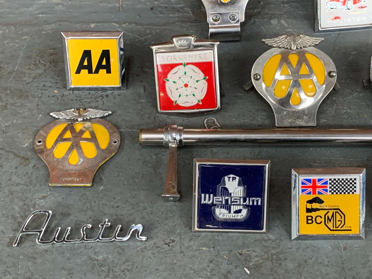 <p>Quantity of Classic Car Badges&nbsp;</p>