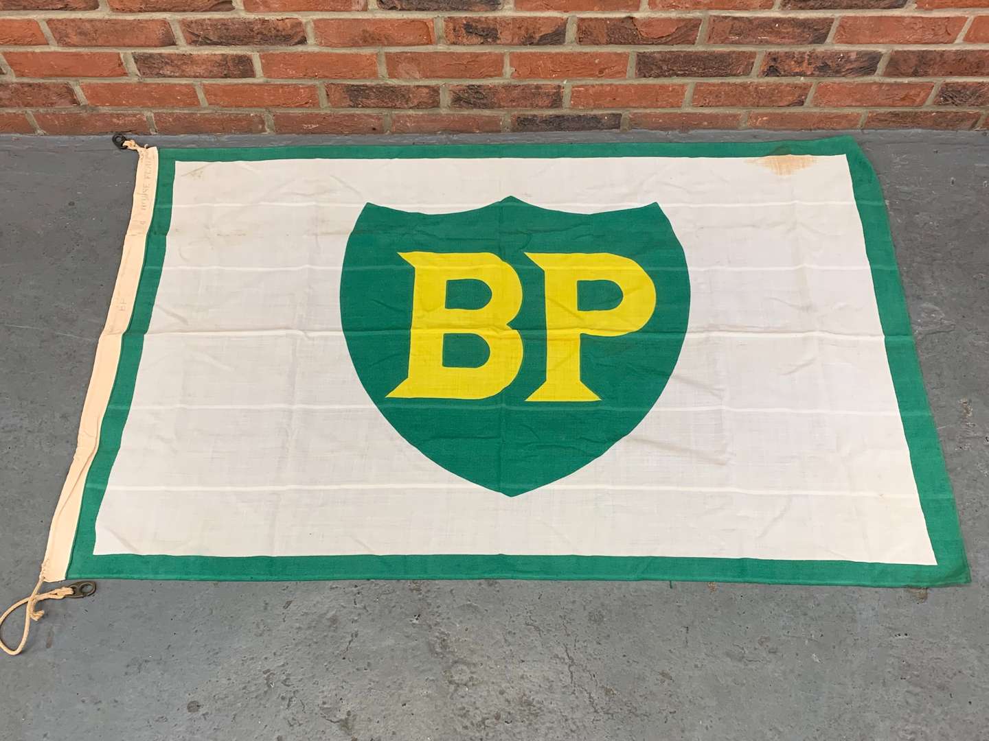 <p>Original BP Liveried Forecourt Cloth Flag</p>