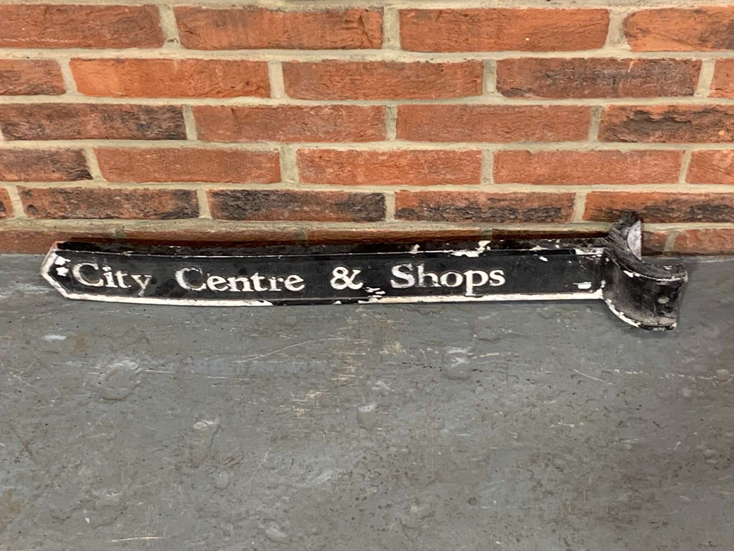 <p>City Centre and Shops Sign a/f</p>