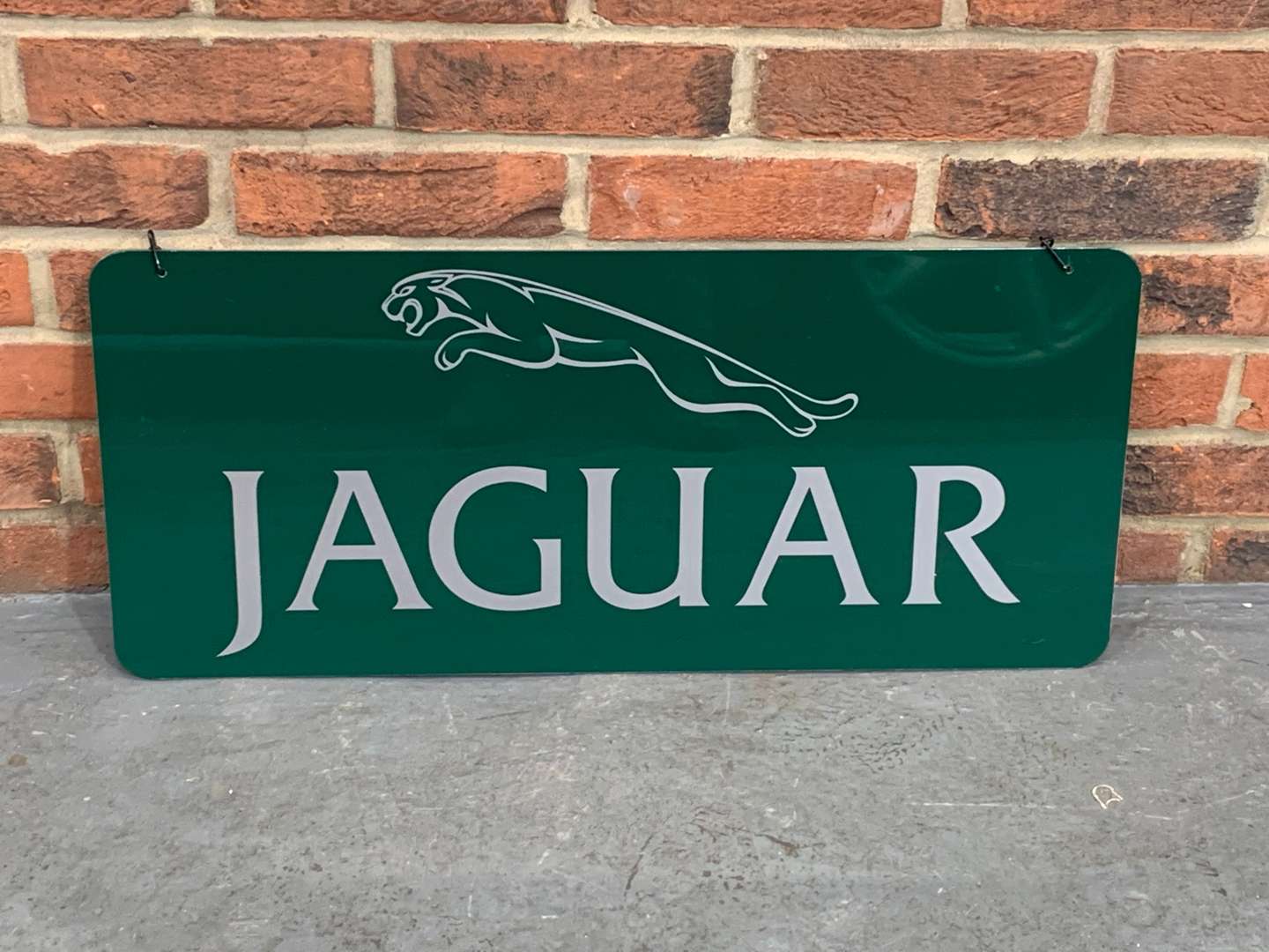 <p>Jaguar Metal Hanging Sign</p>
