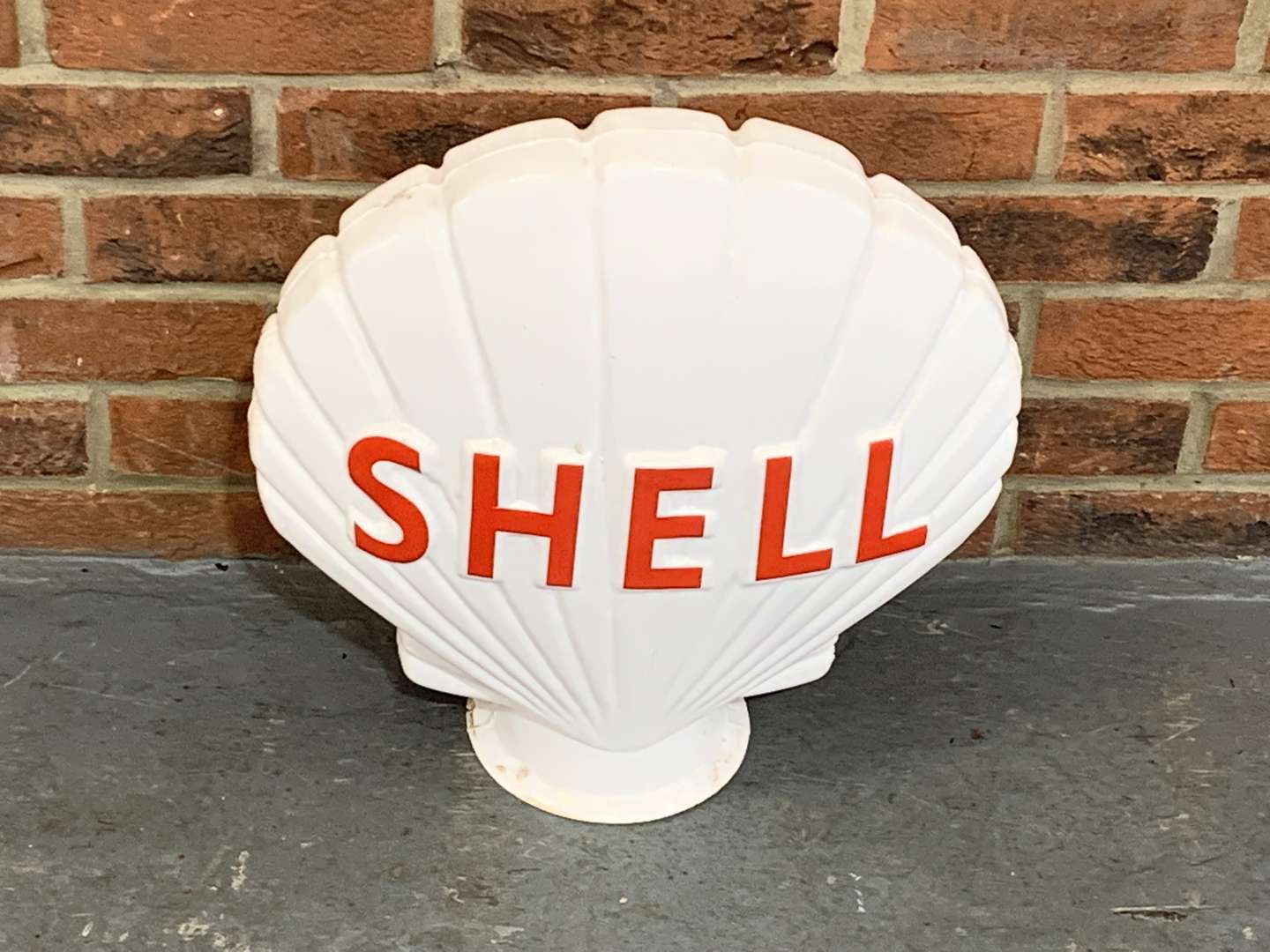 <p>Fibreglass Shell Petrol Globe</p>