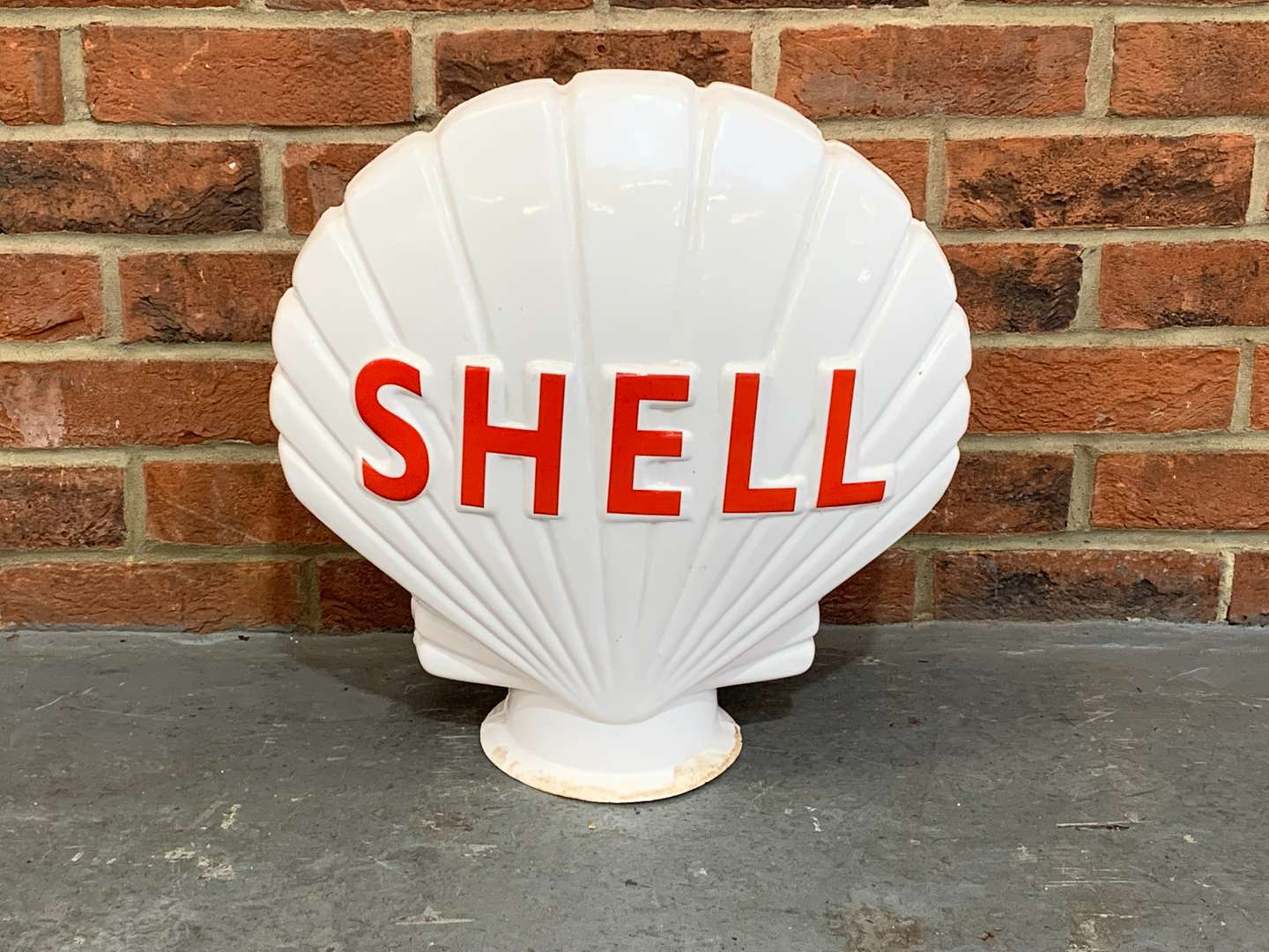 <p>Fibreglass Shell Petrol Globe</p>