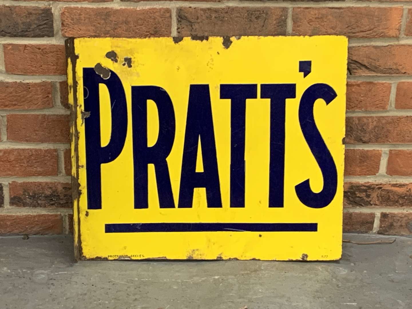 <p>Pratts Enamel Flange Sign</p>