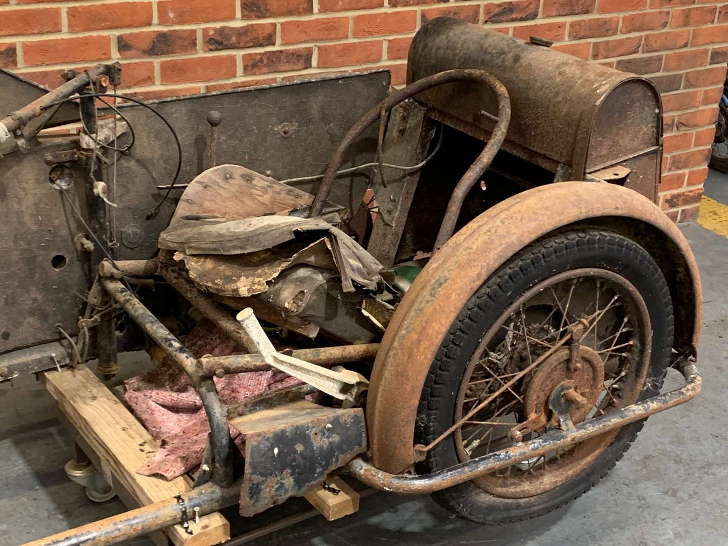 <p>Thundersley Three Wheeled Invacar (For Restoration)</p>