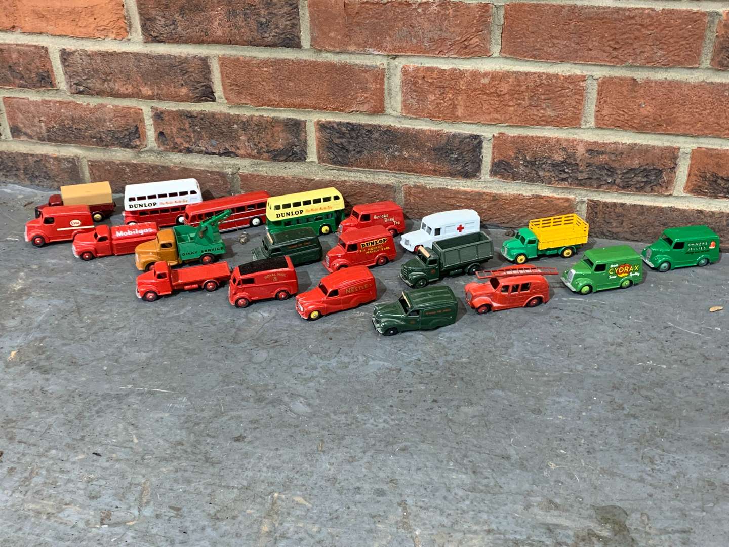 <p>Quantity of Dinky Play Worn Commercial Vehicles&nbsp;</p>