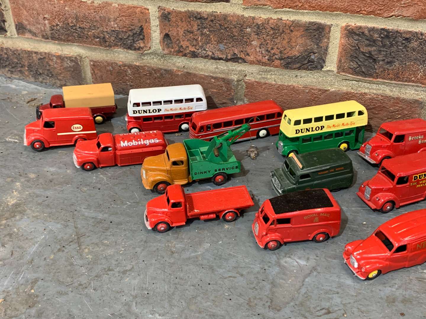 <p>Quantity of Dinky Play Worn Commercial Vehicles&nbsp;</p>