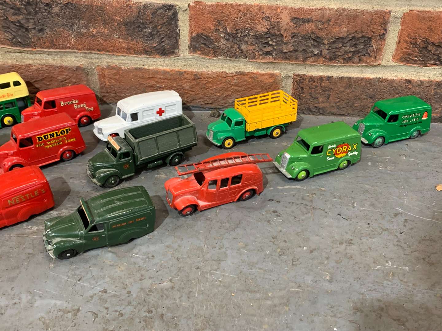 <p>Quantity of Dinky Play Worn Commercial Vehicles&nbsp;</p>