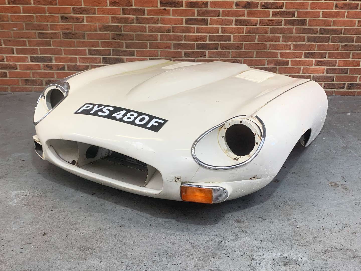 <p>Steel E-Type Bonnet&nbsp;</p>