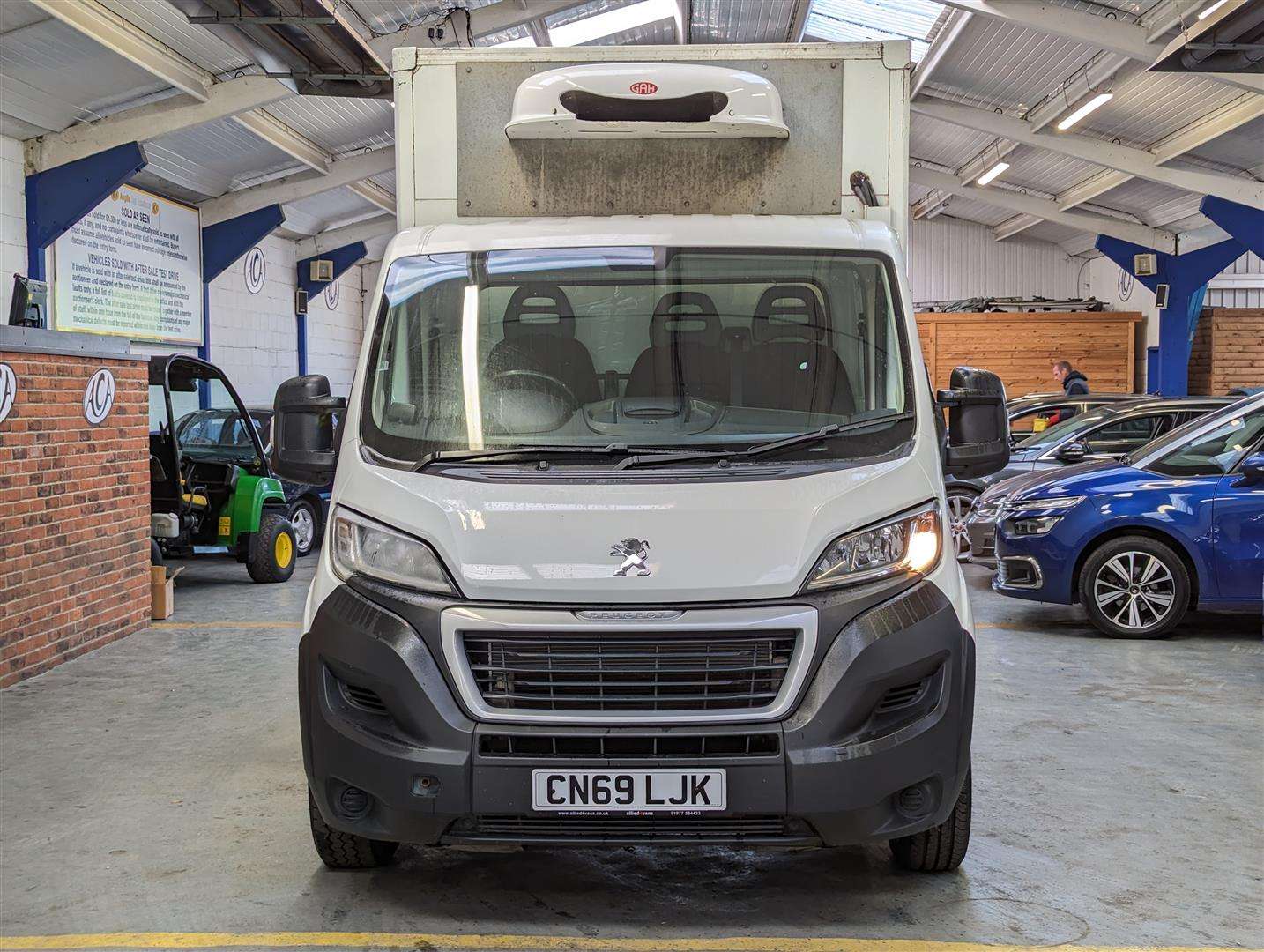 <p>2019 PEUGEOT BOXER 335 L2 BLUEHDI</p>