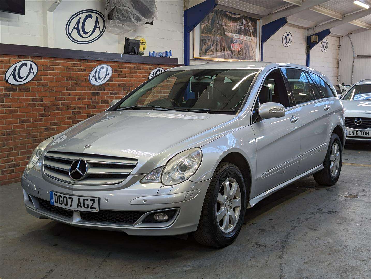 <p>2007 MERCEDES R350 L SE AUTO</p>