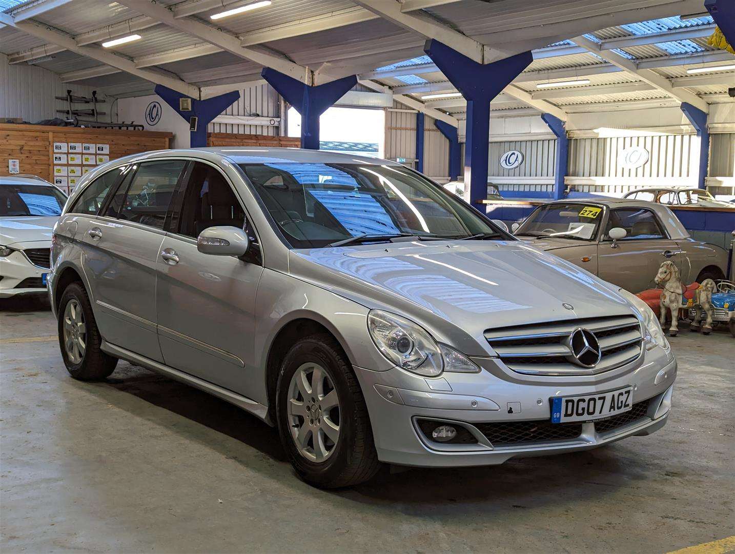 <p>2007 MERCEDES R350 L SE AUTO</p>