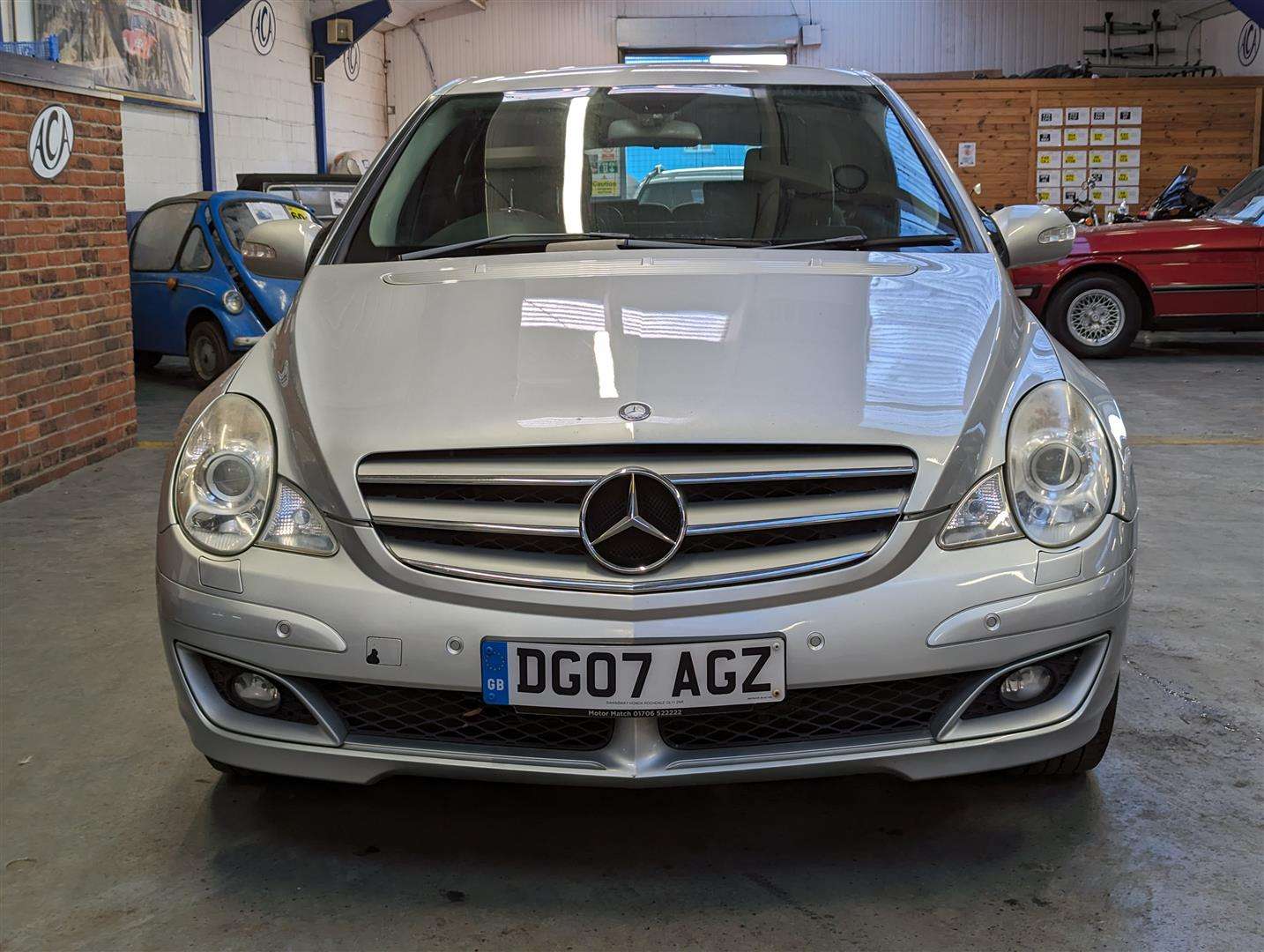 <p>2007 MERCEDES R350 L SE AUTO</p>