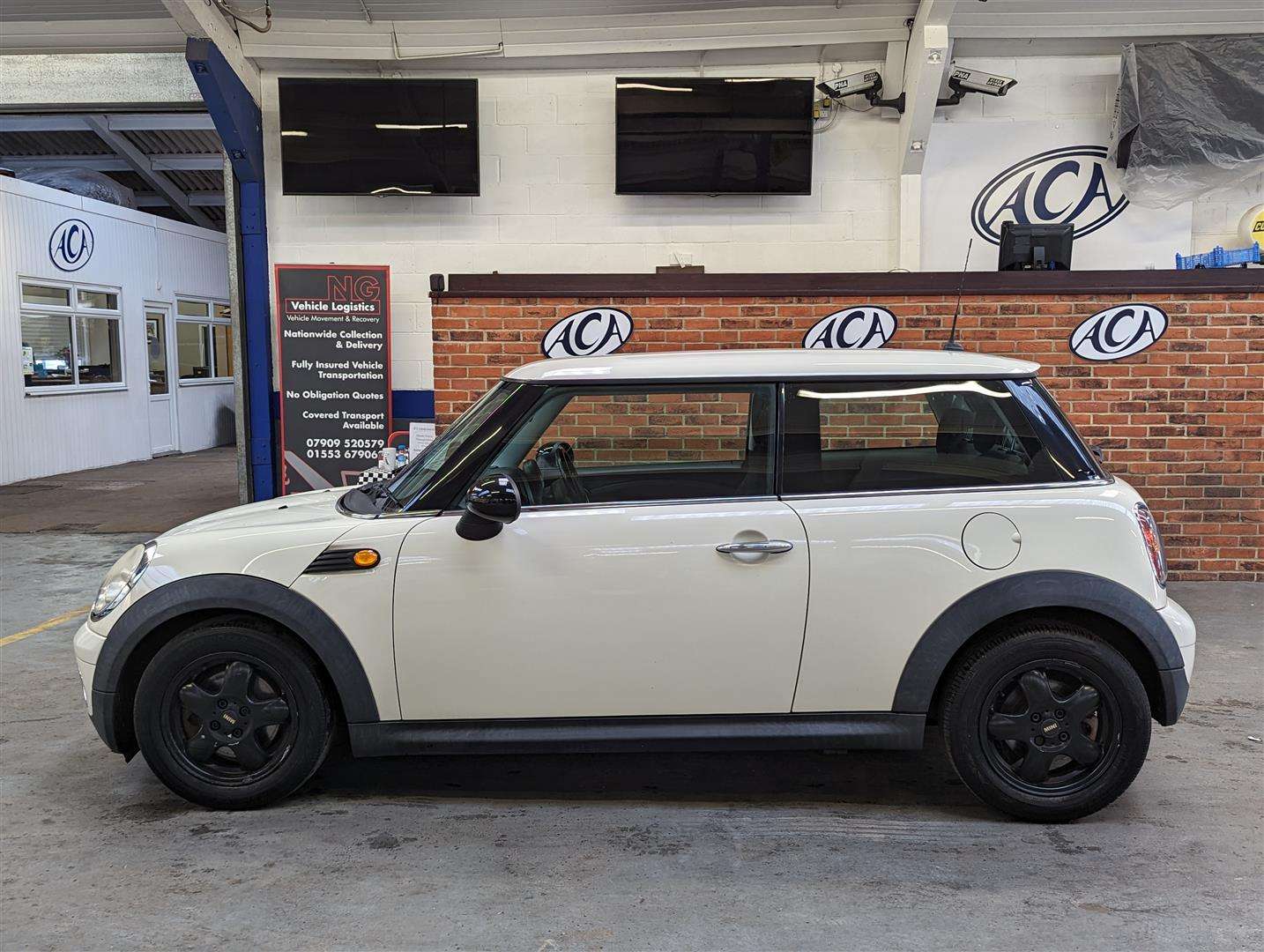 <p>2008 MINI ONE</p>