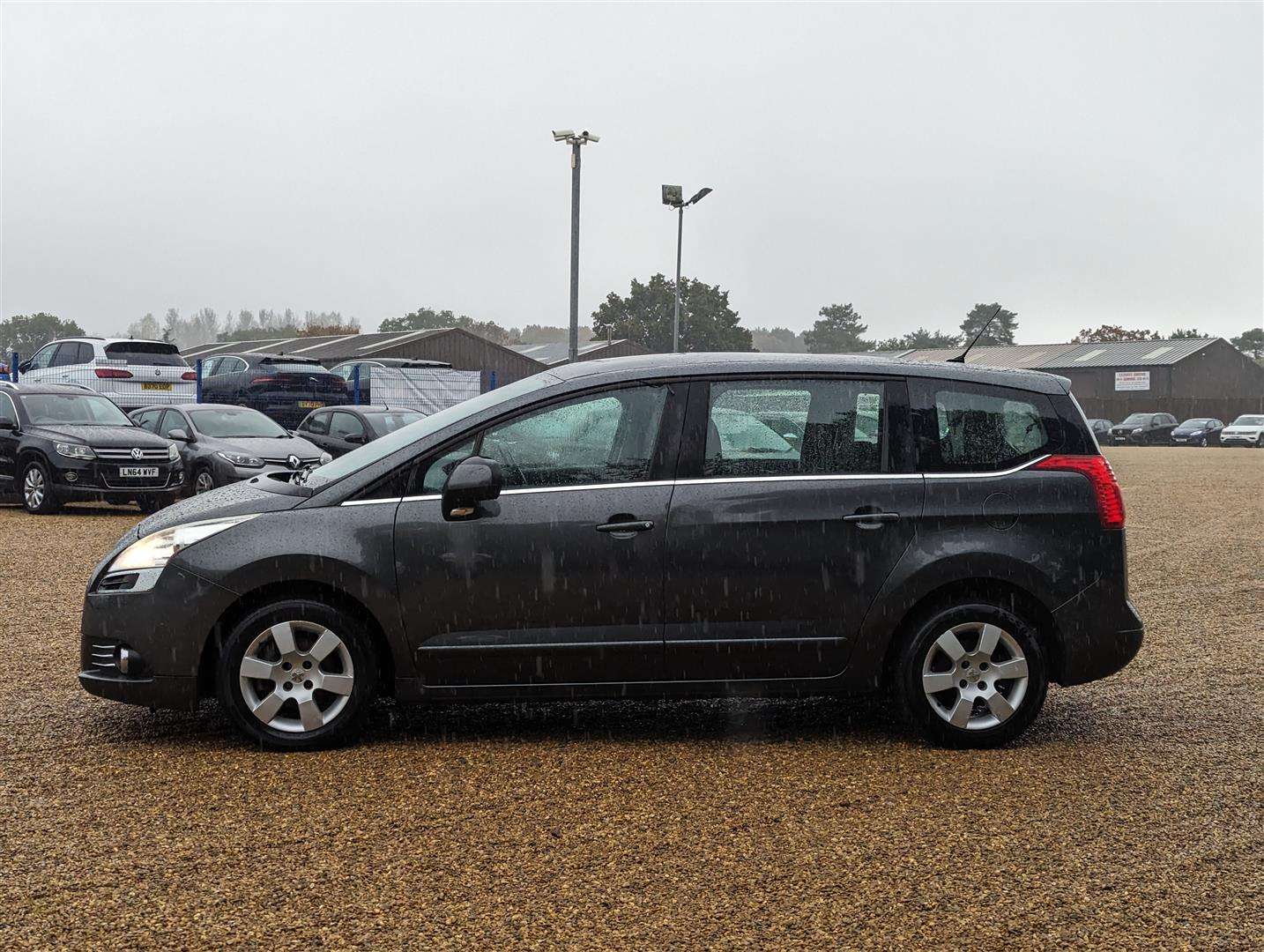 <p>2010 PEUGEOT 5008 SPORT HDI</p>