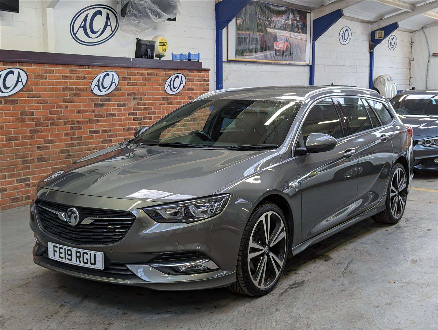 <p>2019 VAUXHALL INSIGNIA SRI VX-LINE NAV</p>