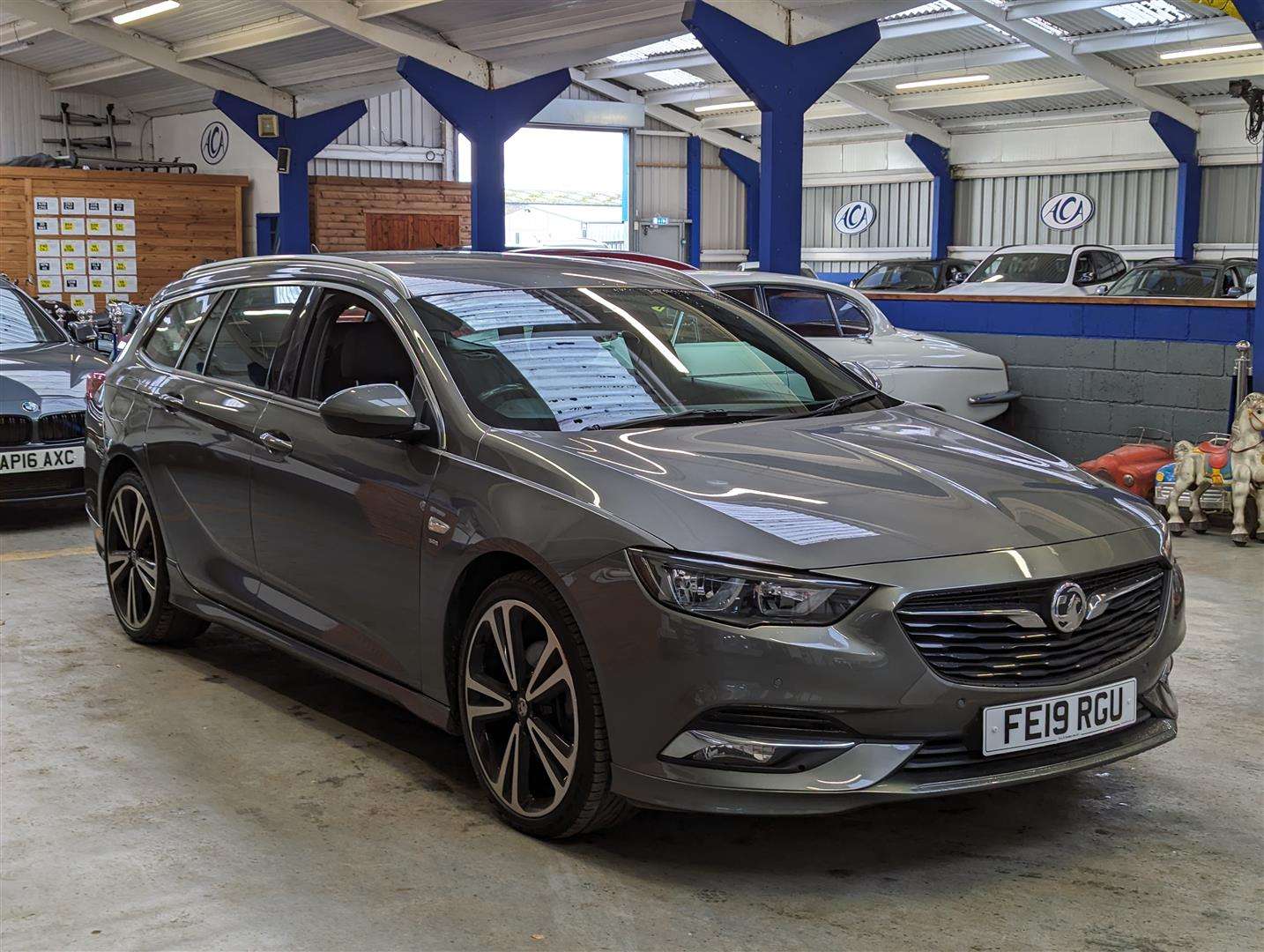 <p>2019 VAUXHALL INSIGNIA SRI VX-LINE NAV</p>