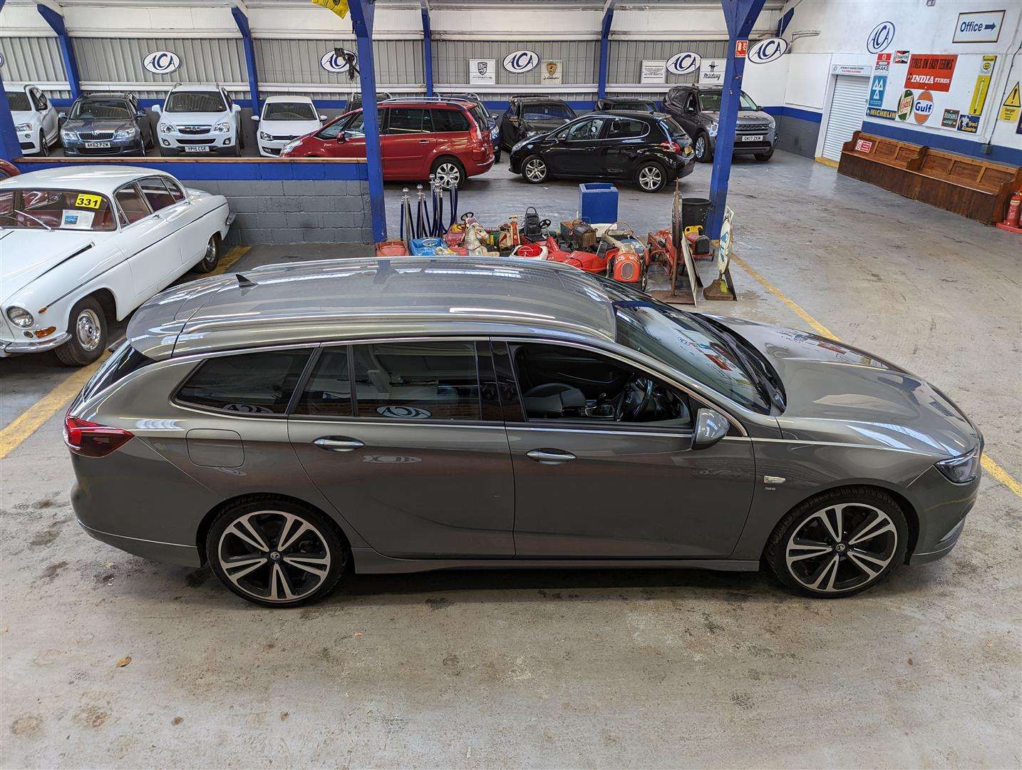 <p>2019 VAUXHALL INSIGNIA SRI VX-LINE NAV</p>