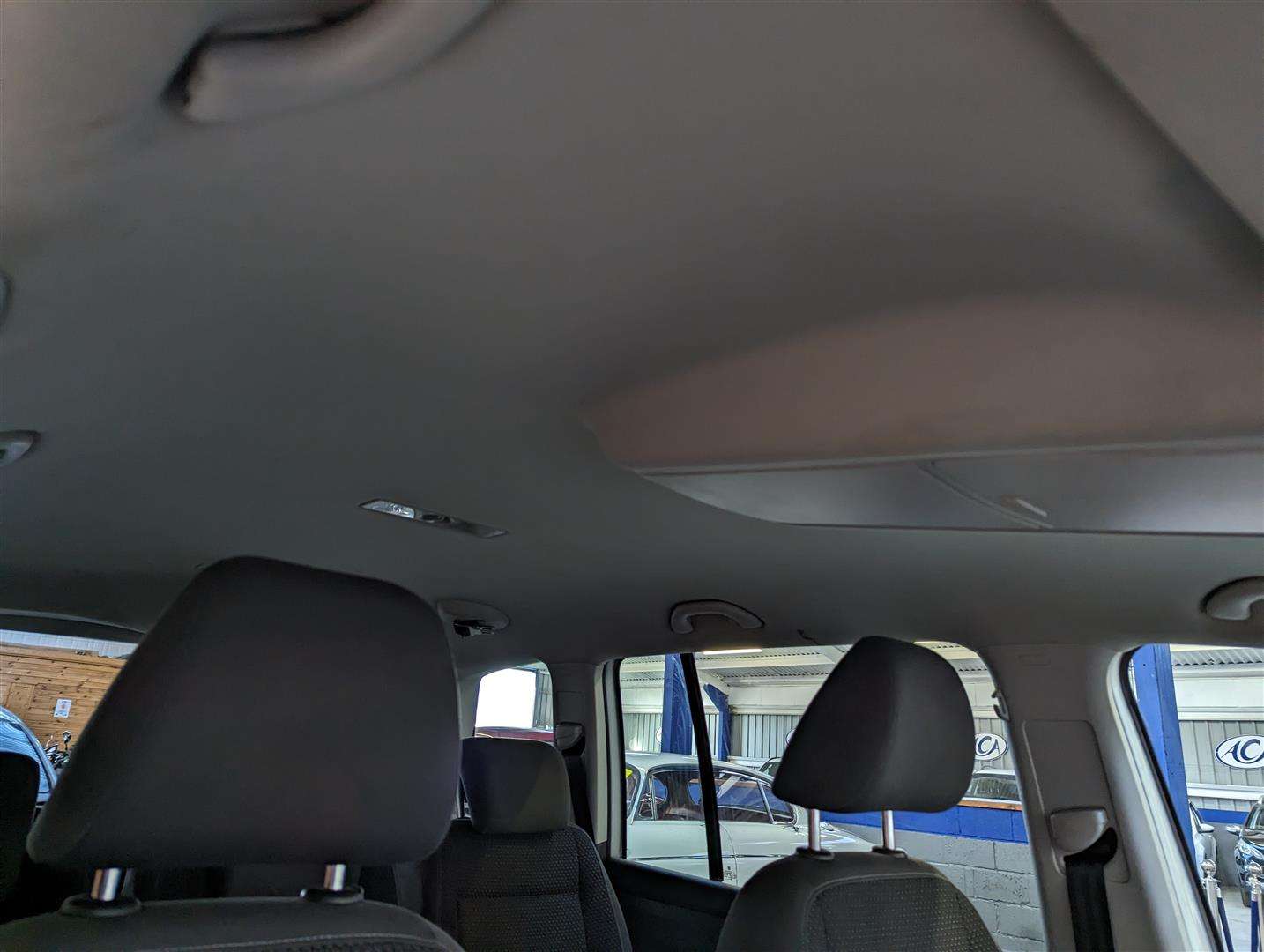 <p>2010 VOLKSWAGEN TOURAN SE BLUE TECH TDI</p>