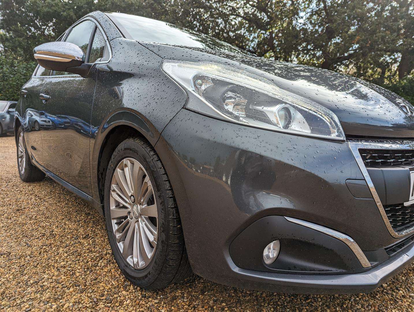 <p>2015 PEUGEOT 208 ALLURE BLUE HDI</p>