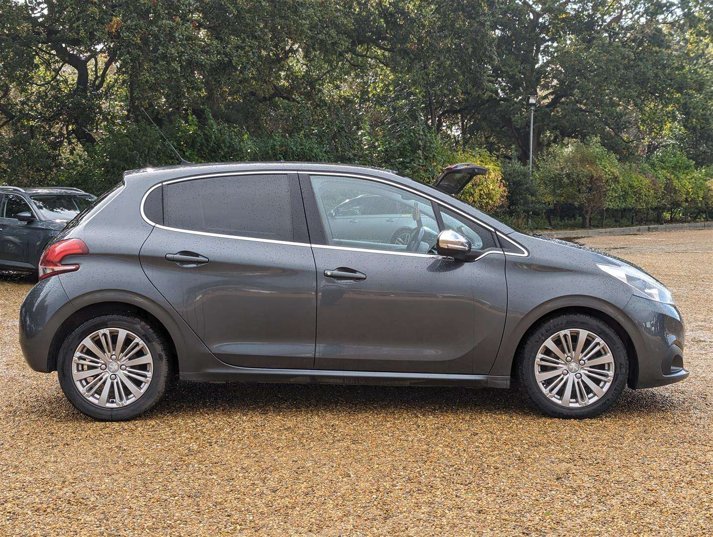 <p>2015 PEUGEOT 208 ALLURE BLUE HDI</p>