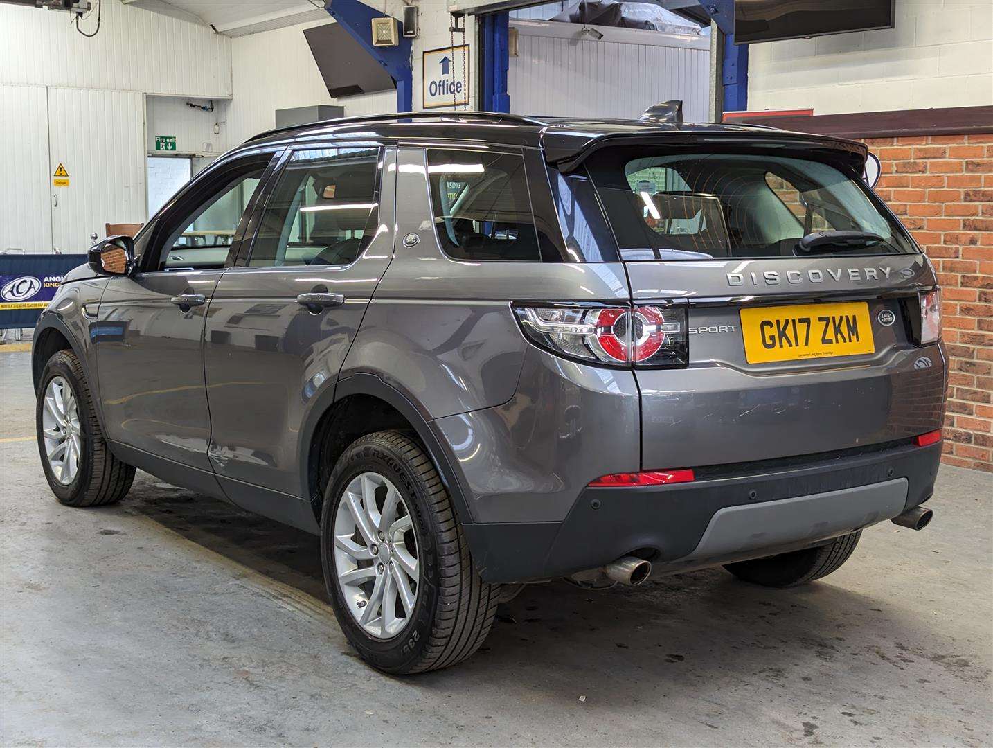 <p>2017 LAND ROVER DISCOVERY SPORT SE TECH T</p>