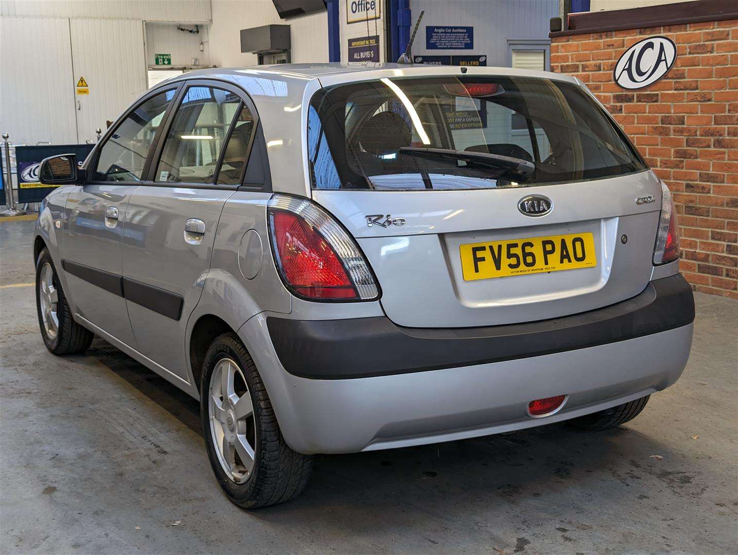 <p>2006 KIA RIO LX CRDI</p>