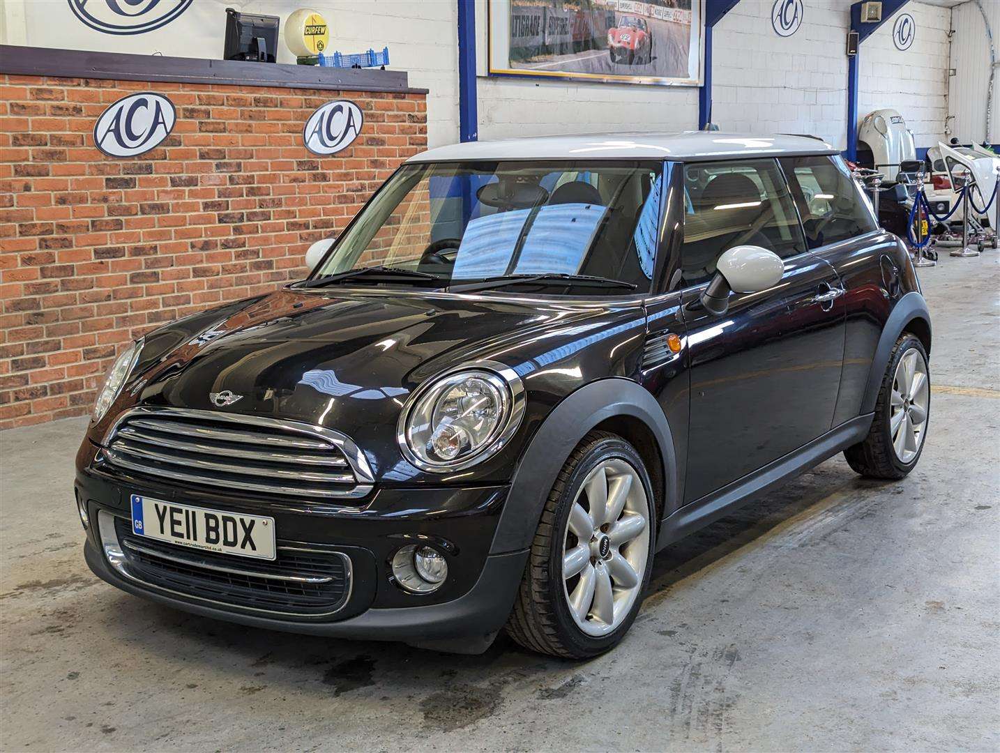 <p>2011 MINI COOPER</p>