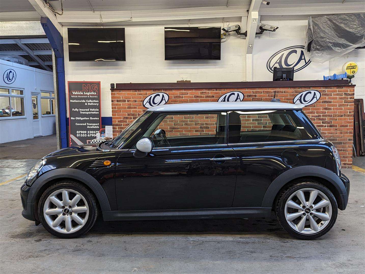 <p>2011 MINI COOPER</p>