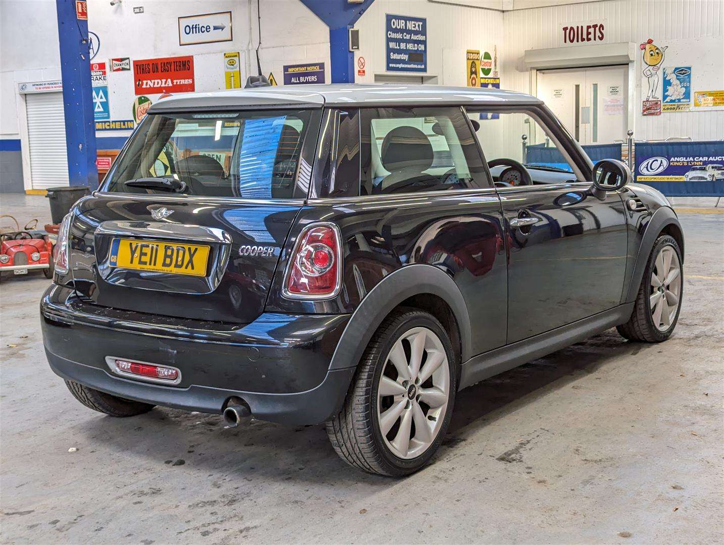 <p>2011 MINI COOPER</p>