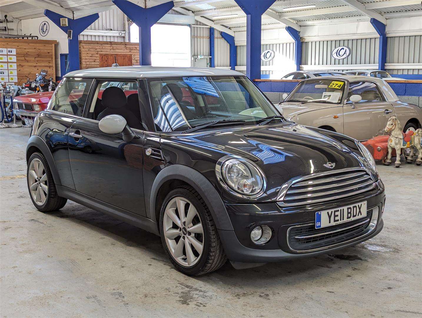 <p>2011 MINI COOPER</p>