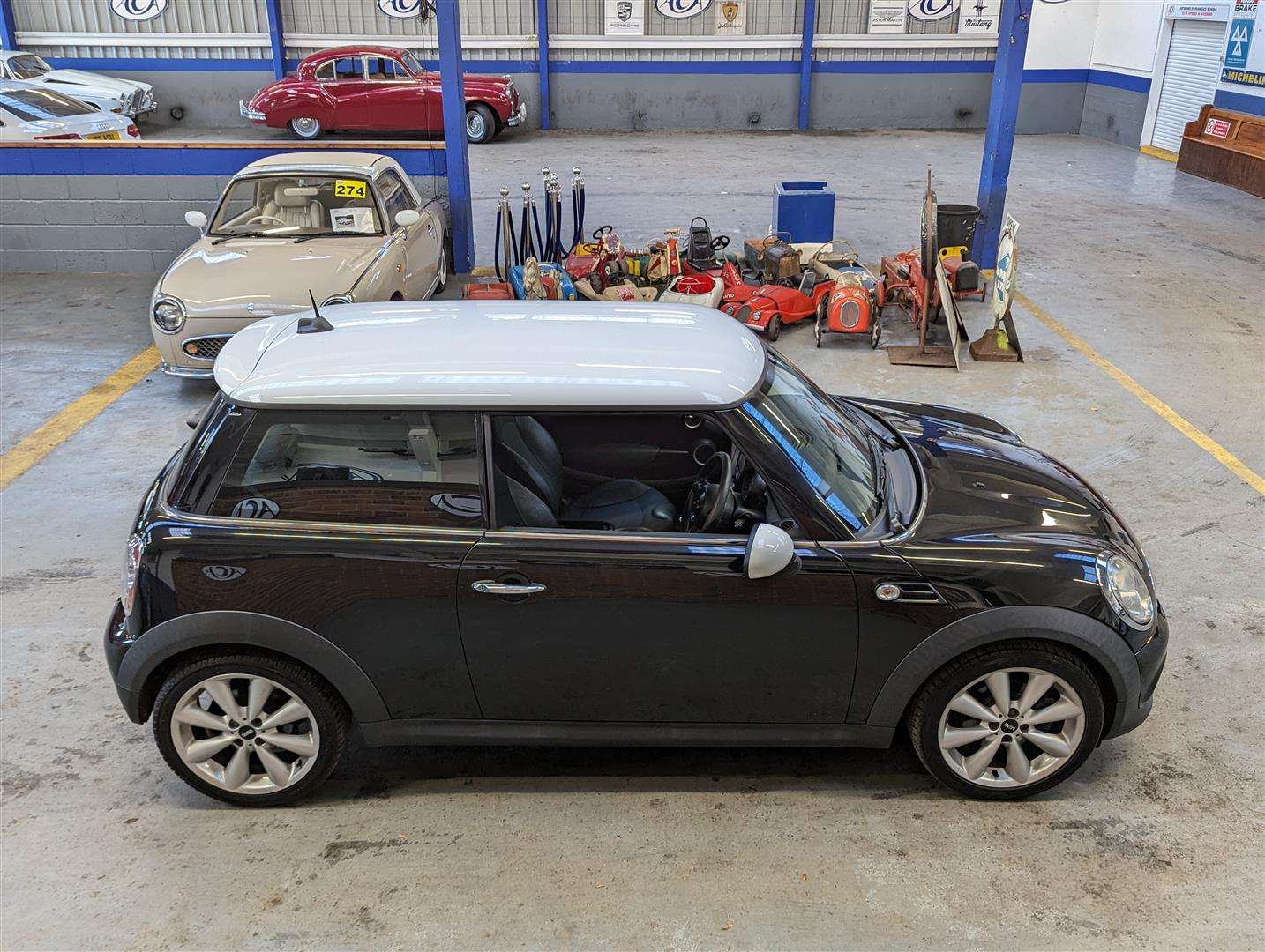 <p>2011 MINI COOPER</p>