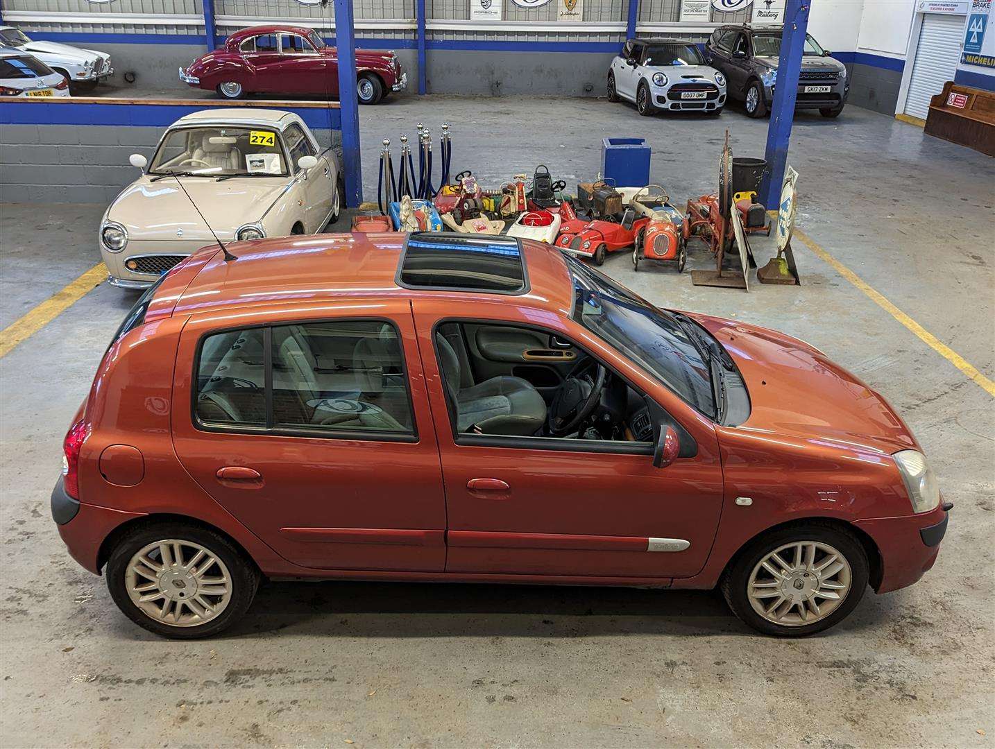 <p>2004 RENAULT CLIO INITIALE 16V AUTO</p>