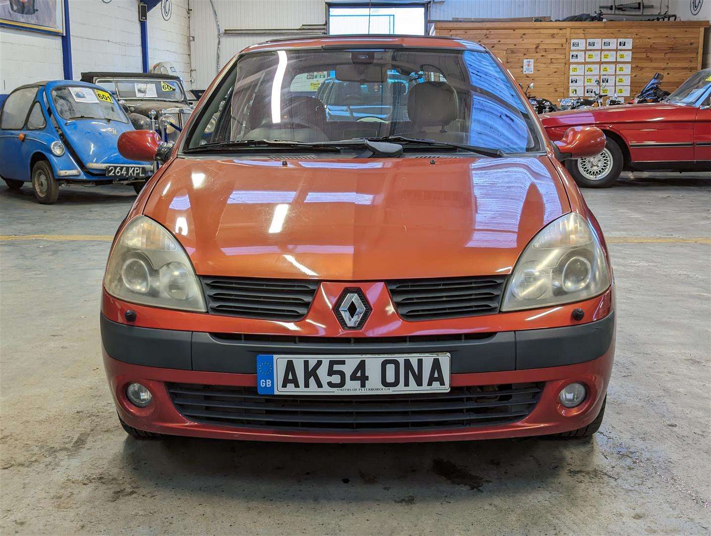 <p>2004 RENAULT CLIO INITIALE 16V AUTO</p>