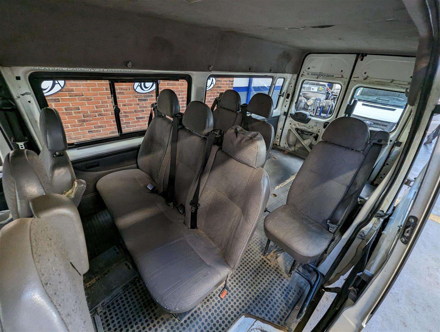 <p>2003 FORD TRANSIT</p>