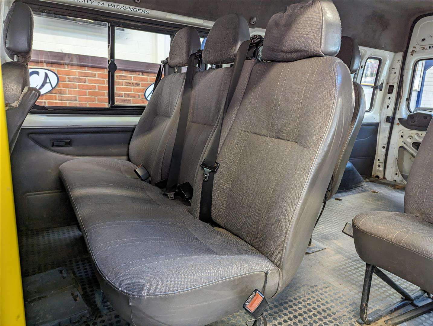 <p>2003 FORD TRANSIT</p>