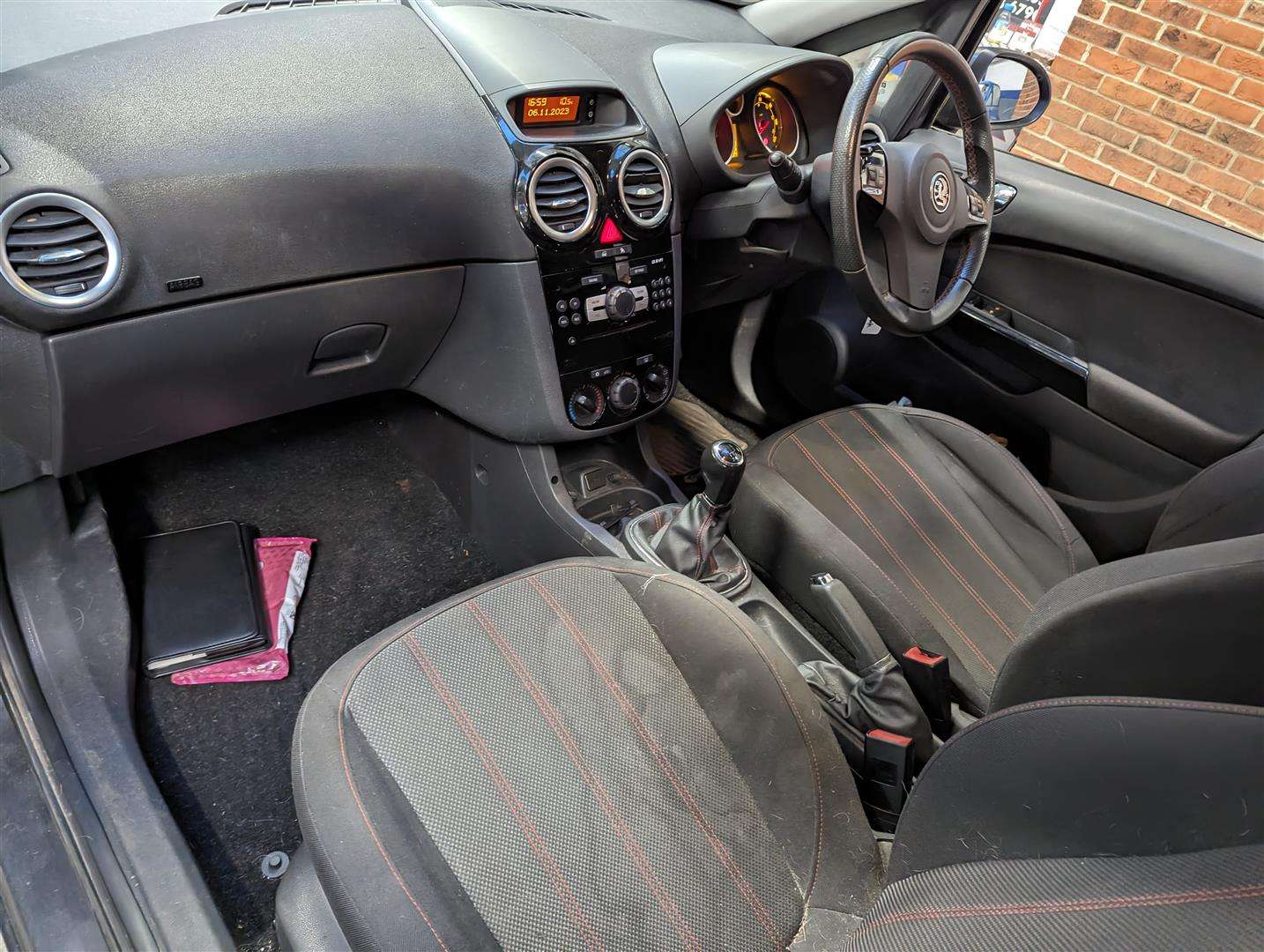 <p>2011 VAUXHALL CORSA SXI</p>