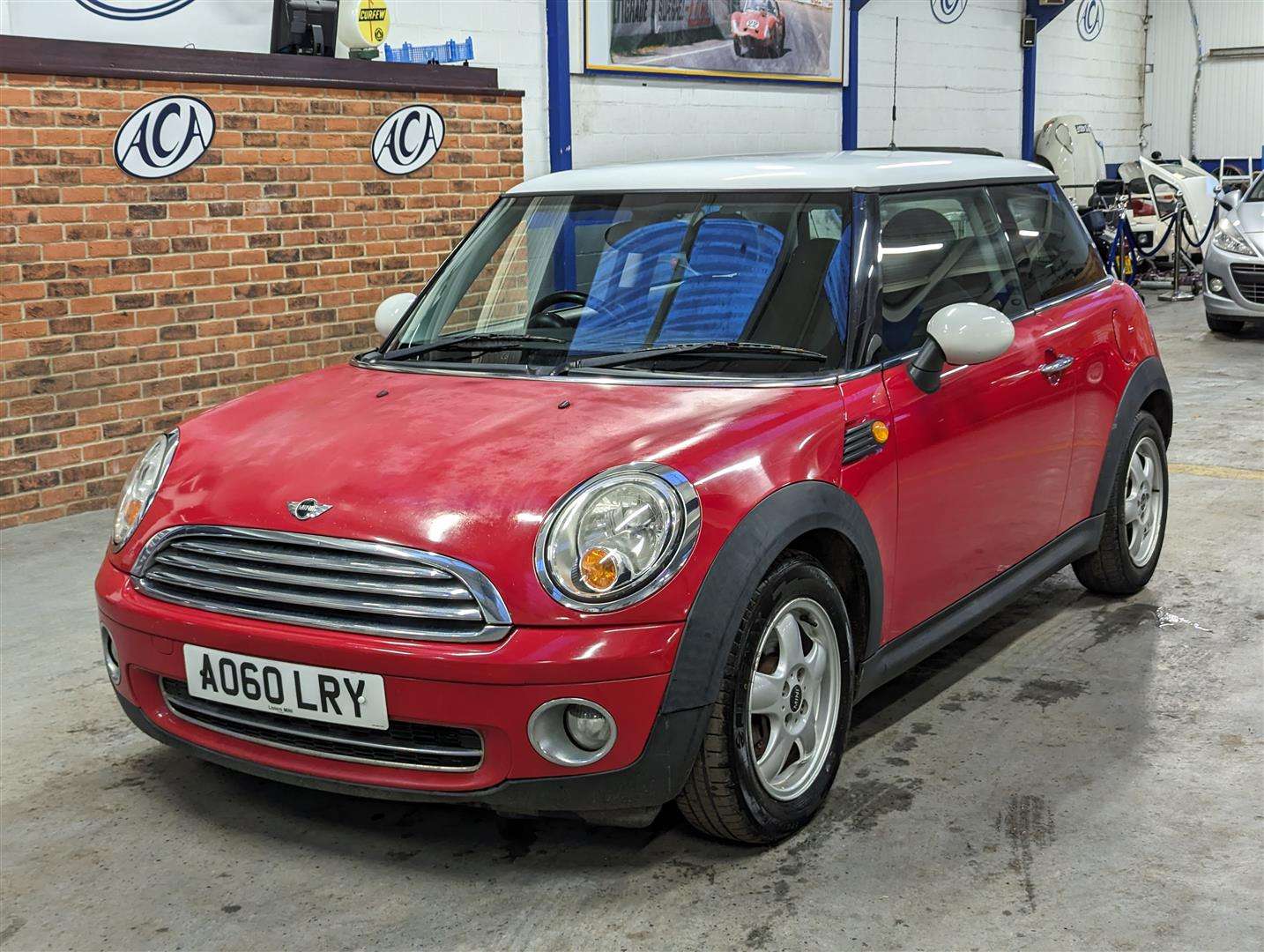 <p>2010 MINI ONE</p>