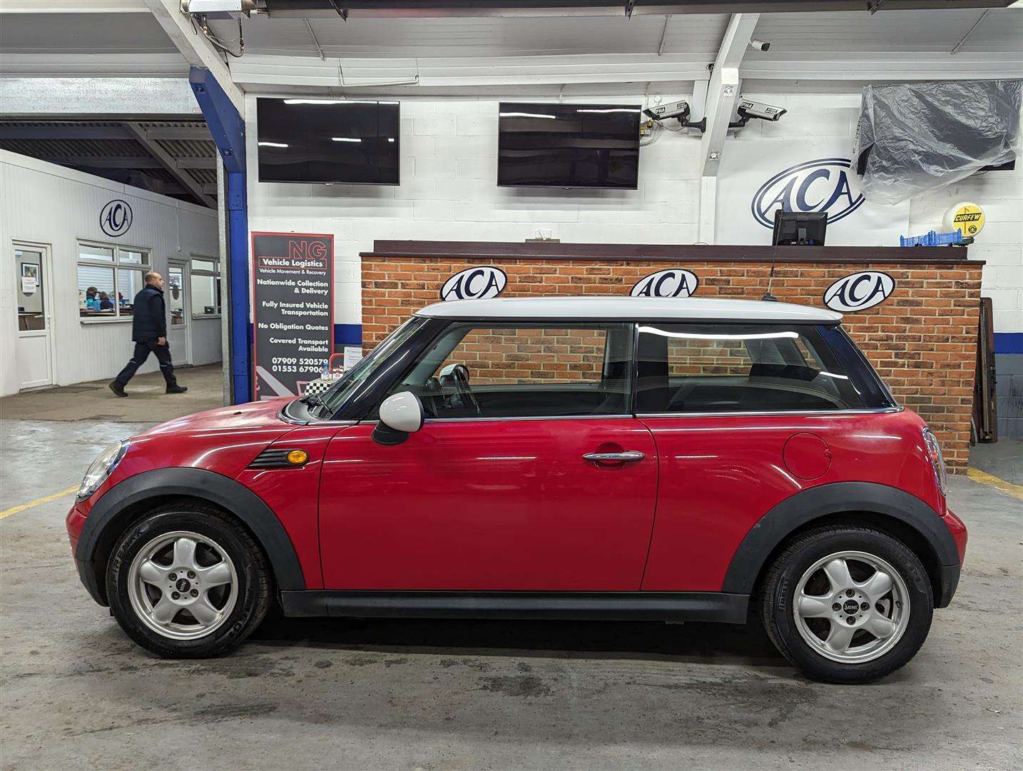 <p>2010 MINI ONE</p>