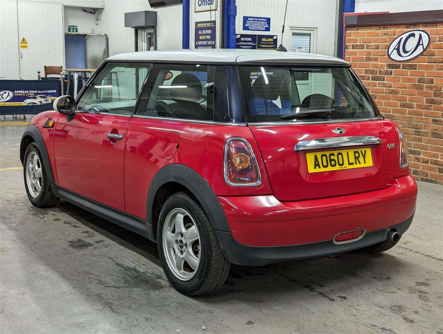 <p>2010 MINI ONE</p>