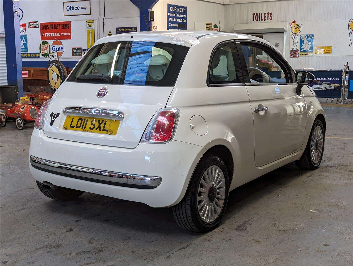 <p>2011 FIAT 500 LOUNGE</p>