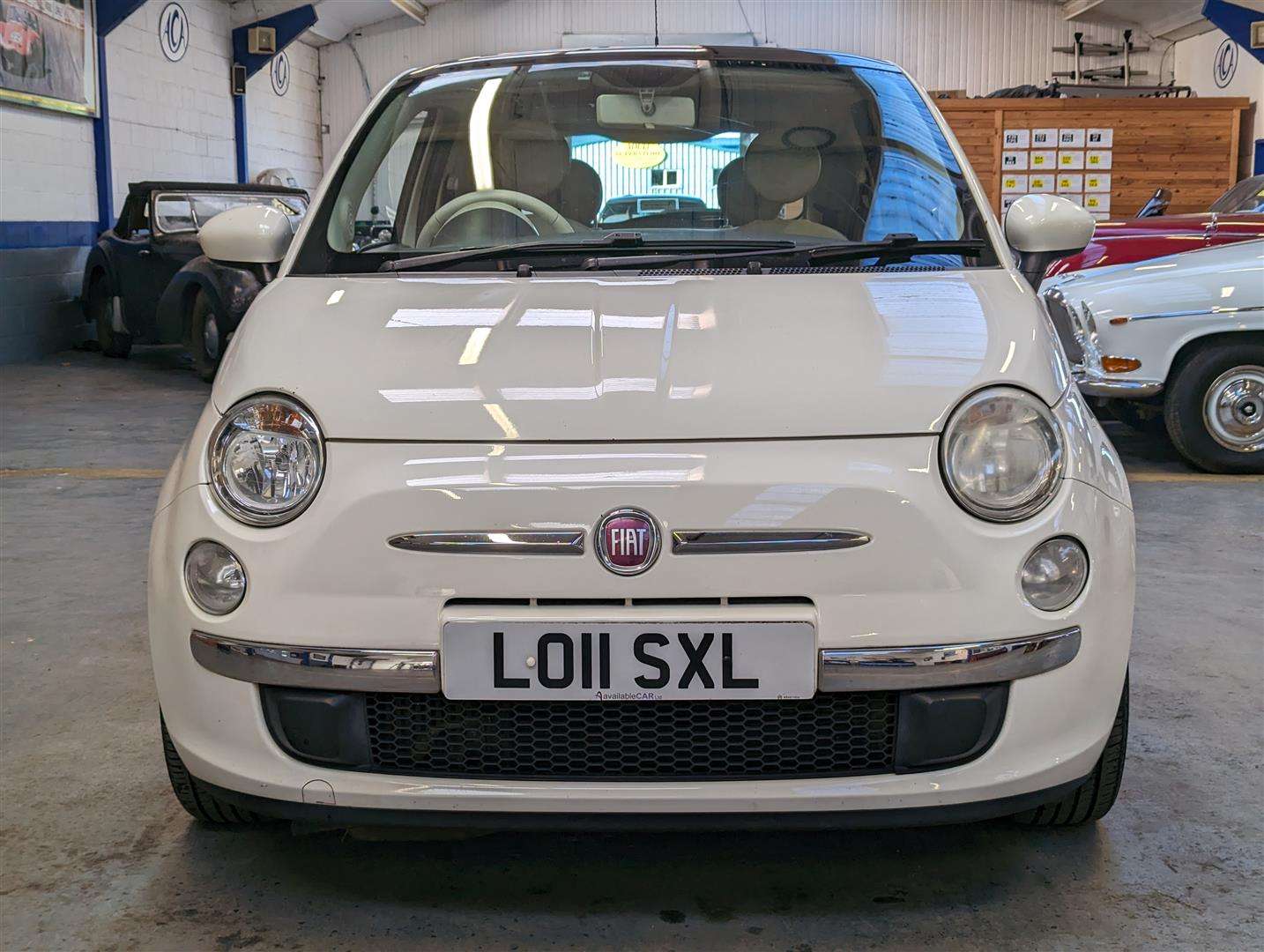 <p>2011 FIAT 500 LOUNGE</p>