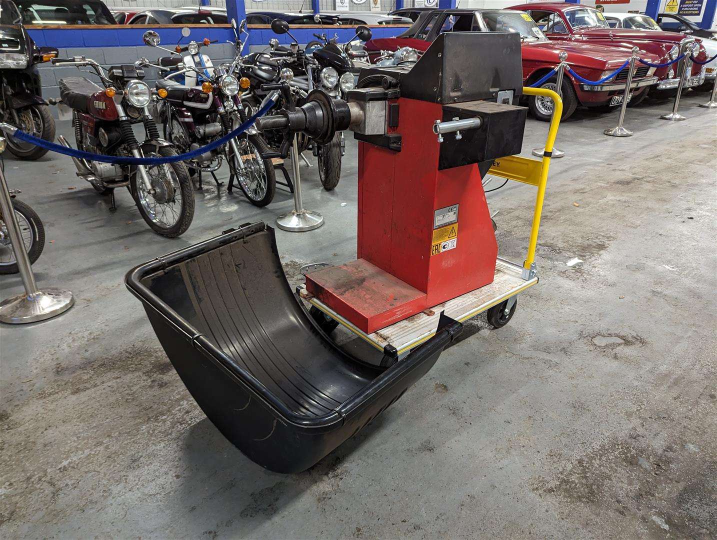 <p>WHEEL BALANCER MACHINE</p>