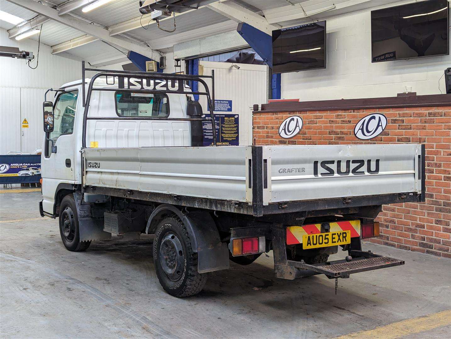 <p>2005 ISUZU TRUCKS NKR 77 TURBO ELECTRIC DI</p>