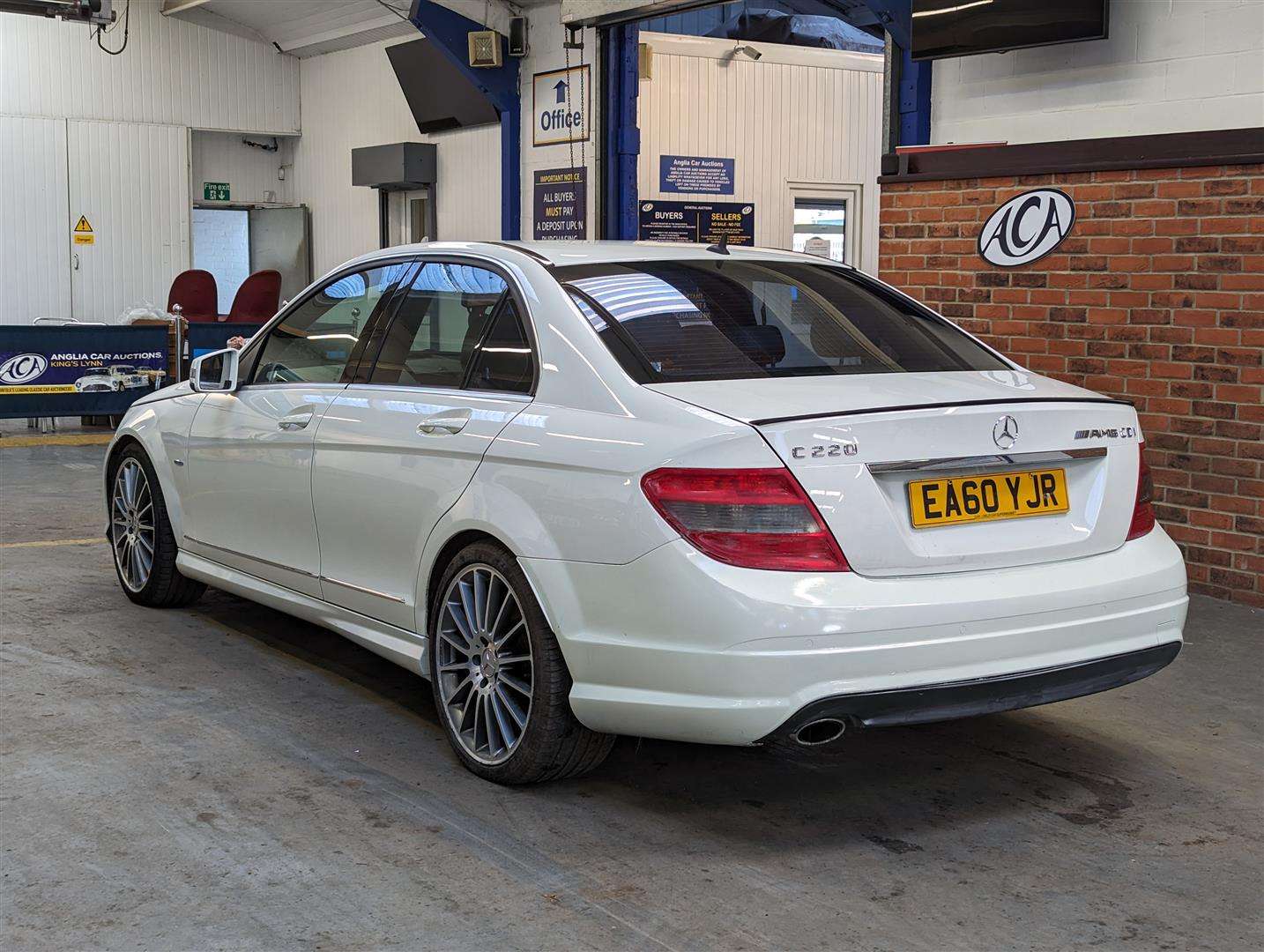 <p>2010 MERCEDES-BENZ C220 BLUEEFF-CY SPORT CDI</p>