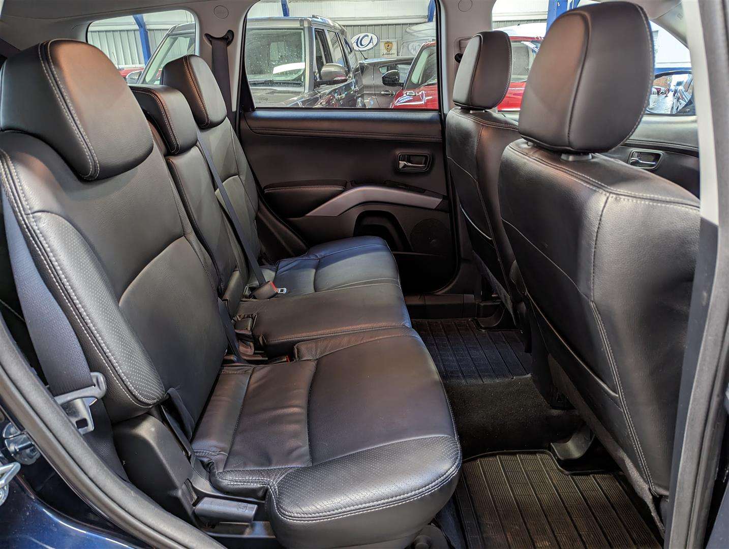 <p>2012 MITSUBISHI OUTLANDER GX 4 DI-D</p>